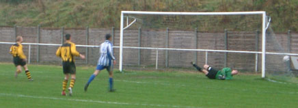 Mustoe slots a penalty at Dunstable