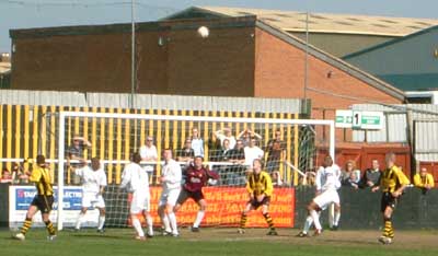 Hitchin defend an up and under